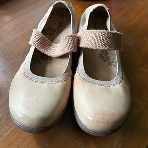Taos Footwear Kids Tan Mary Jane Shoes
